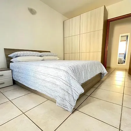 Apartment Fea *